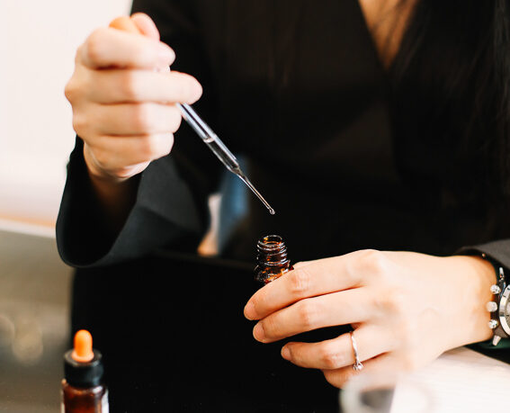 กระบวนการผลิตน้ำหอม: จากวัตถุดิบสู่ความหอมที่ประทับใจ